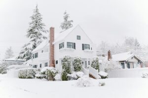 Winter Aquarium Heating and Power Outage Emergency Preparedness: Battery Aeration, Thermal Insulation, and Resiliency Planning