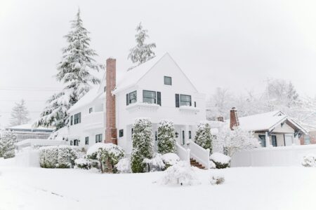 Winter Aquarium Heating and Power Outage Emergency Preparedness: Battery Aeration, Thermal Insulation, and Resiliency Planning